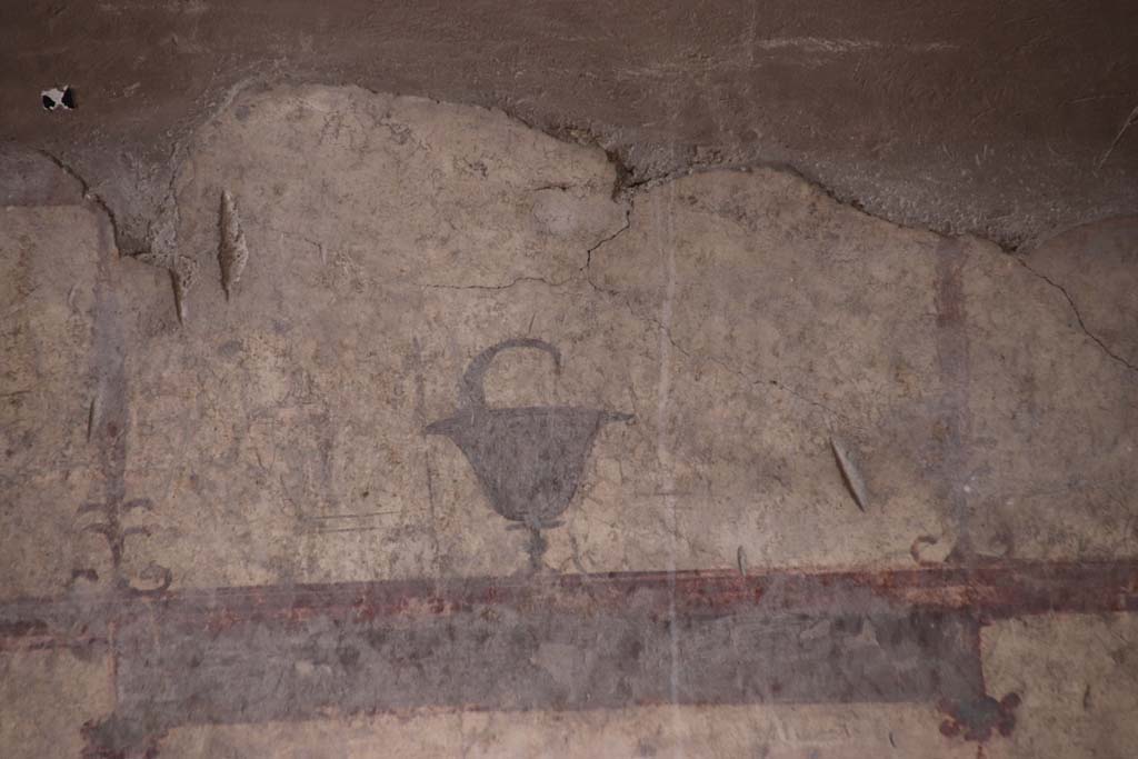IV.21, Herculaneum. October 2020.
Room 24, painted decoration from north end of upper west wall in atrium. Photo courtesy of Klaus Heese.